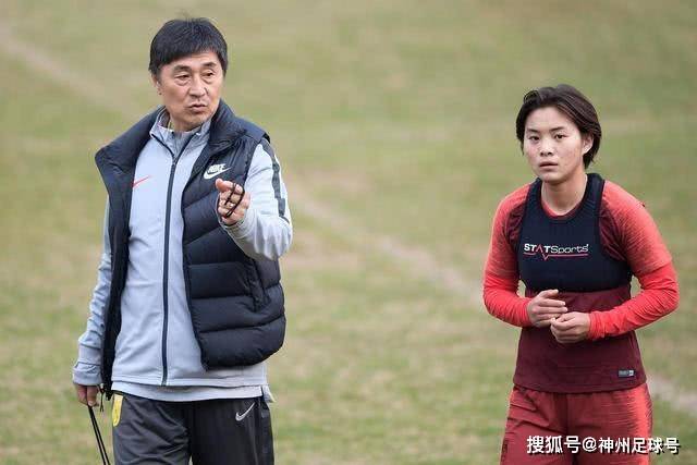凯特琳-克拉克表现出色 带领狂热队斩获三连胜